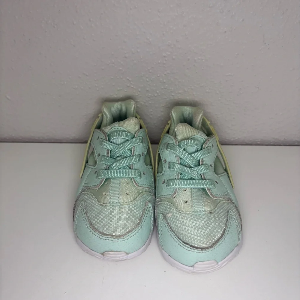 Nike Hurache Igloo Green size 5C Atheletic Casual Sneakers Streetwear